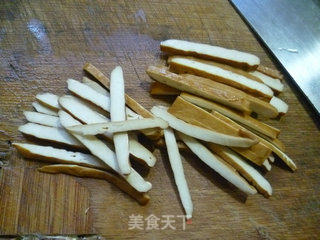 蒜薹香干拌猪耳朵的做法步骤：4