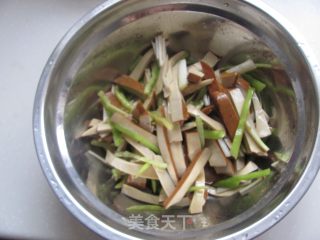 六步做出简单小凉菜---凉拌豆干的做法步骤：6