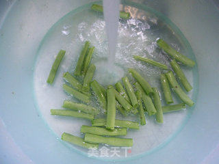 梅豆黑木耳炒花菜的做法步骤：3