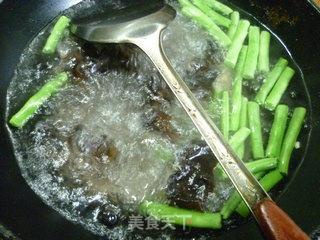 梅豆黑木耳炒花菜的做法步骤：9