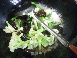 梅豆黑木耳炒花菜的做法步骤：11
