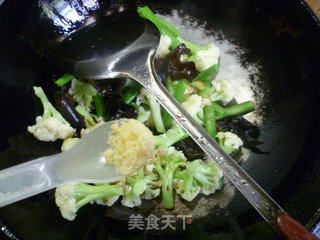 梅豆黑木耳炒花菜的做法步骤：14