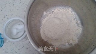 手擀面条的做法步骤：1