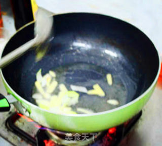 红烧鸡翅的做法步骤：2