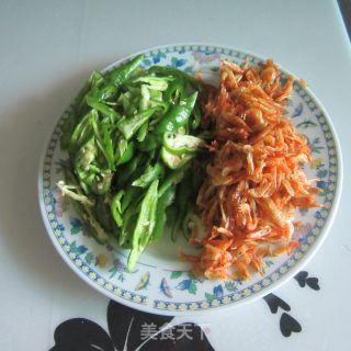 辣椒炒米虾的做法步骤：1