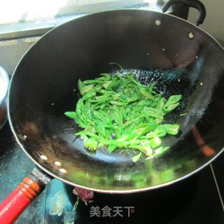辣椒炒米虾的做法步骤：3