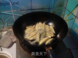 鱼香茄子的做法步骤：1