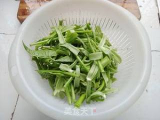 腊肉炒手撕空心菜的做法步骤：2