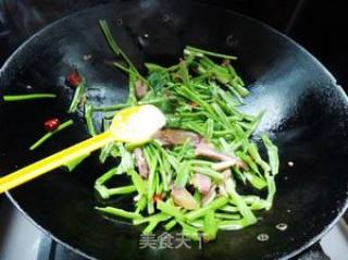 腊肉炒手撕空心菜的做法步骤：8