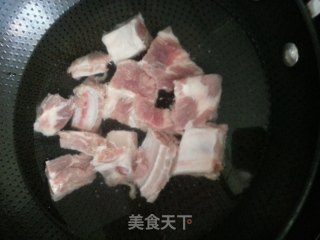 排骨菌菇汤的做法步骤：2