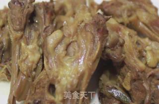 香辣鸭头的做法步骤：1