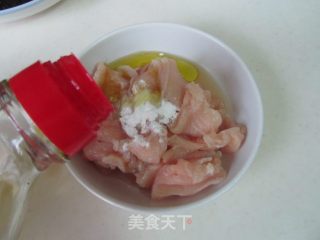 猪肚菇炒鸡片的做法步骤：2