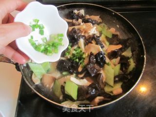 猪肚菇炒鸡片的做法步骤：8