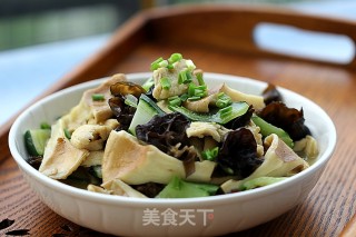 猪肚菇炒鸡片的做法步骤：9