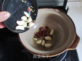 腊鸭茄子煲的做法步骤：3