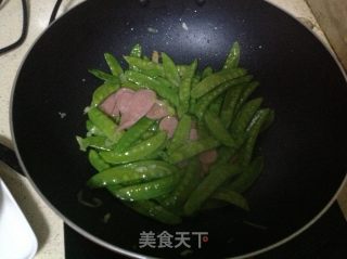 香肠炒荷兰豆的做法步骤：6