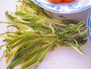 清热润肺霸王花茅根汤的做法步骤：1