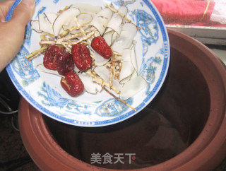 清热润肺霸王花茅根汤的做法步骤：4