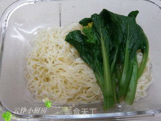 美味香辣鸡汁面的做法步骤：4