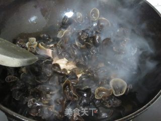 黑木耳炒肉片的做法步骤：4
