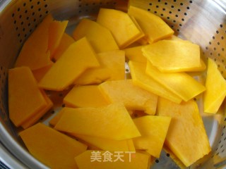 南瓜牛奶浓汤的做法步骤：2