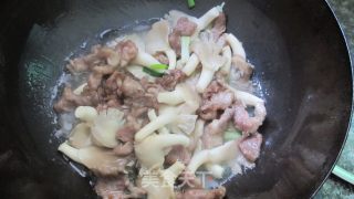 菌菇肉片的做法步骤：3
