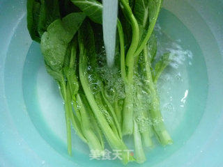 五花肉炒广东菜心的做法步骤：2