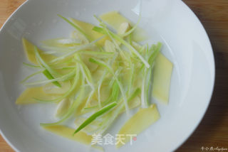 开胃滋补抗老养颜鲜香辣爽的湘菜名品—剁椒鱼头的做法步骤：5