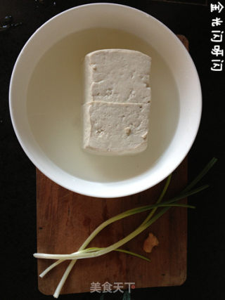 家常红焖豆腐的做法步骤：1