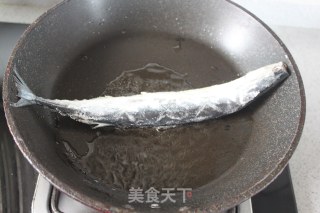香煎秋刀鱼的做法步骤：4