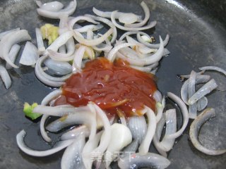 番茄鱿鱼须的做法步骤：4