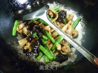 黑木耳梅豆炒面筋的做法步骤：13