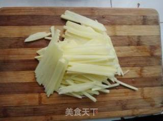 韭菜花炒土豆丝的做法步骤：1