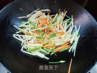 韭菜花炒土豆丝的做法步骤：4