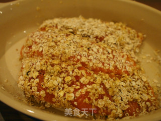 燕麦干煎三文鱼的做法步骤：2