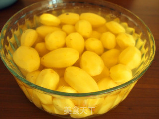 土豆蘑菇鸡的做法步骤：2