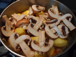 土豆蘑菇鸡的做法步骤：7