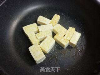 冲绳料理--鸡蛋豆腐炒苦瓜的做法步骤：3