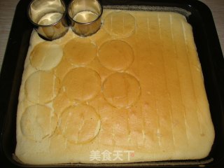 【火龙果慕丝蛋糕杯】----那一抹很罗曼蒂克的粉红的做法步骤：1