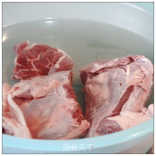 从小就无法抵抗的美味-----五香卤牛肉的做法步骤：1