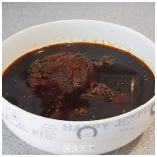 从小就无法抵抗的美味-----五香卤牛肉的做法步骤：4