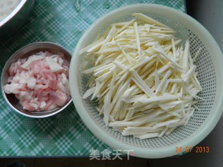 茭白炒肉丝的做法步骤：2