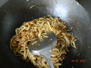 茭白炒肉丝的做法步骤：7