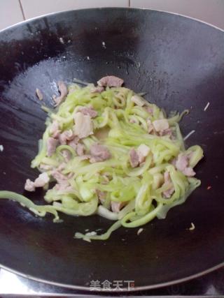 瓜丝炒肉片的做法步骤：8