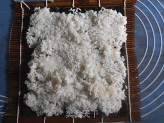 寿司军舰饭团的做法步骤：1