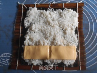 寿司军舰饭团的做法步骤：2