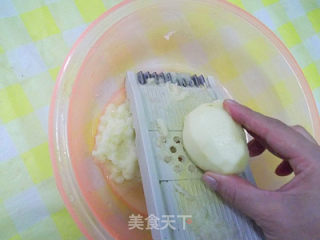 自制马铃薯淀粉（土豆淀粉）的做法步骤：4