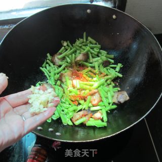 菜梗炒腊肉的做法步骤：6