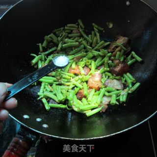 菜梗炒腊肉的做法步骤：7