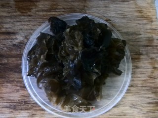 木耳肉片的做法步骤：2
